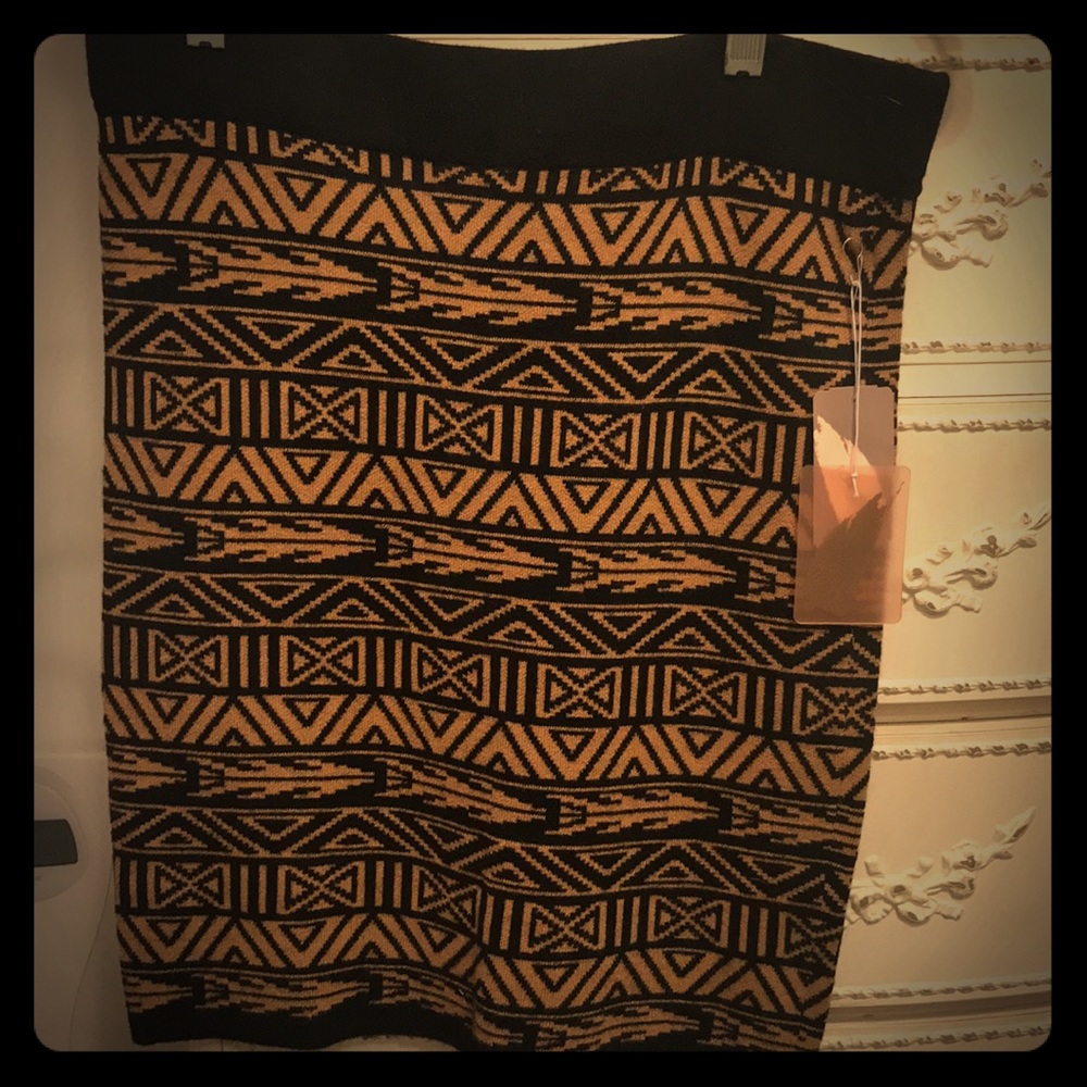 Camel/black bandage skirt